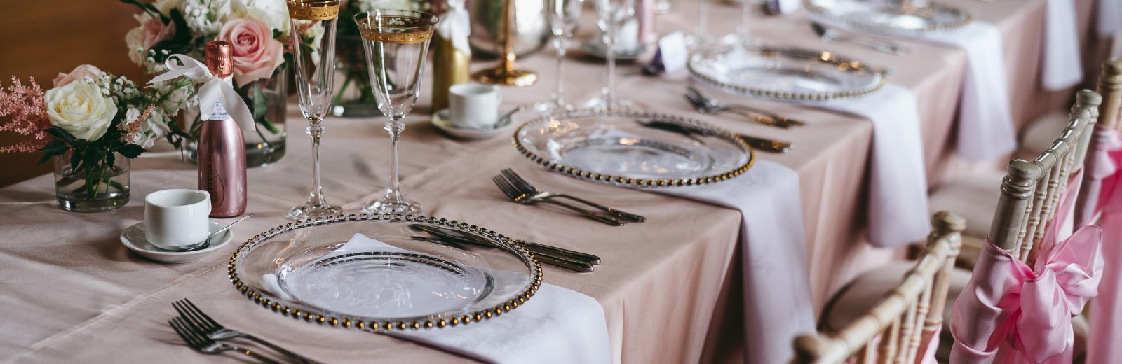 Aga Tomaszek Pink and gold wedding decor