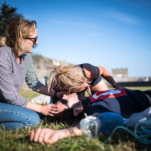 Introduction to medicine Student performing first aid on a dummy as part of the introduction to medicine course